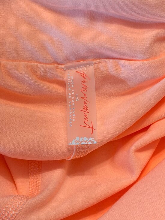 ☀️ Free People FP Movement Tempo Flow Shorts - Pastel Peach - Size Large - Picture 9 of 9